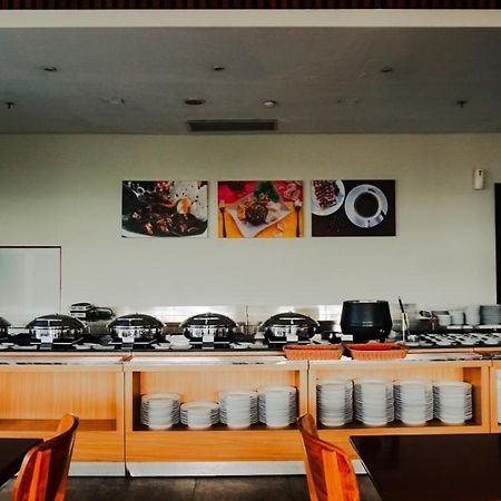 Primebiz Hotel Surabaya Exterior photo