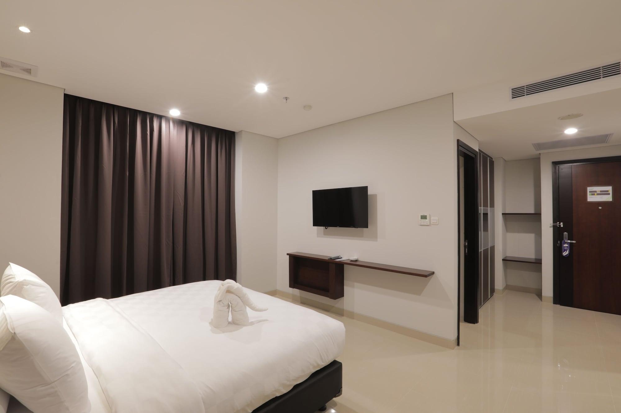 Primebiz Hotel Surabaya Exterior photo