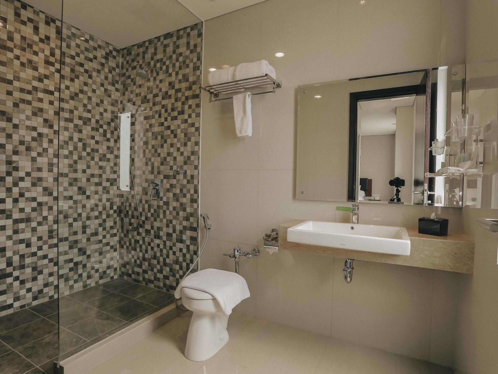 Primebiz Hotel Surabaya Exterior photo
