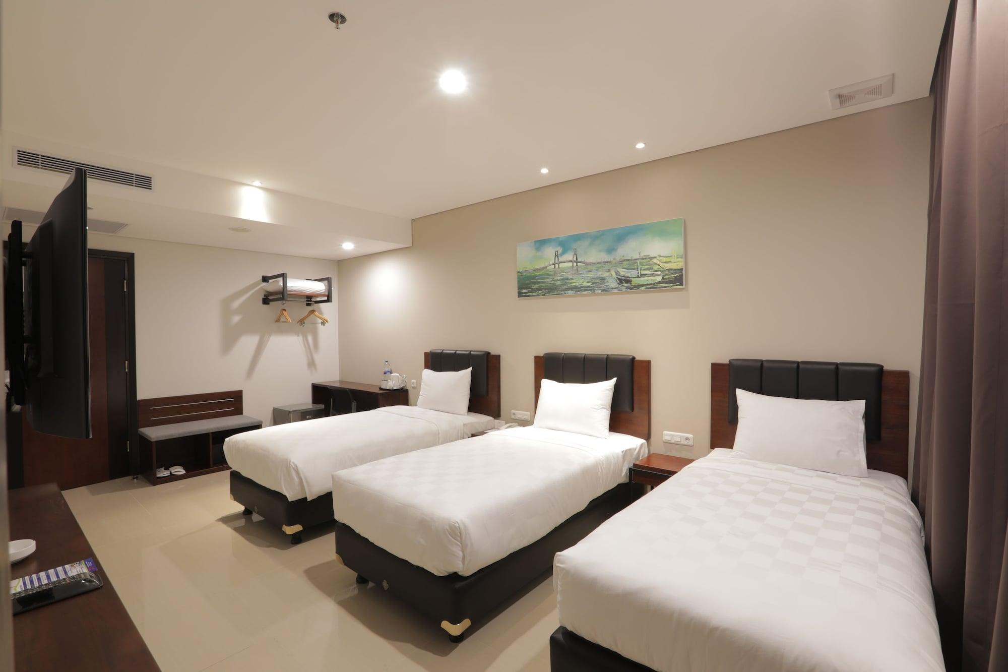 Primebiz Hotel Surabaya Exterior photo