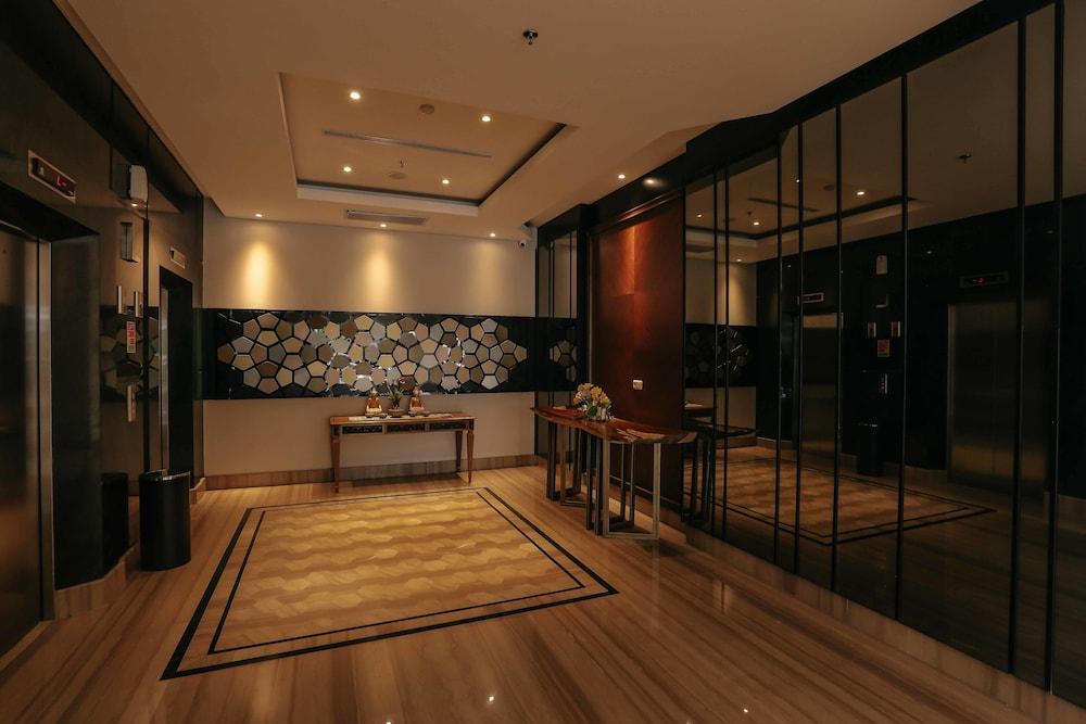 Primebiz Hotel Surabaya Exterior photo