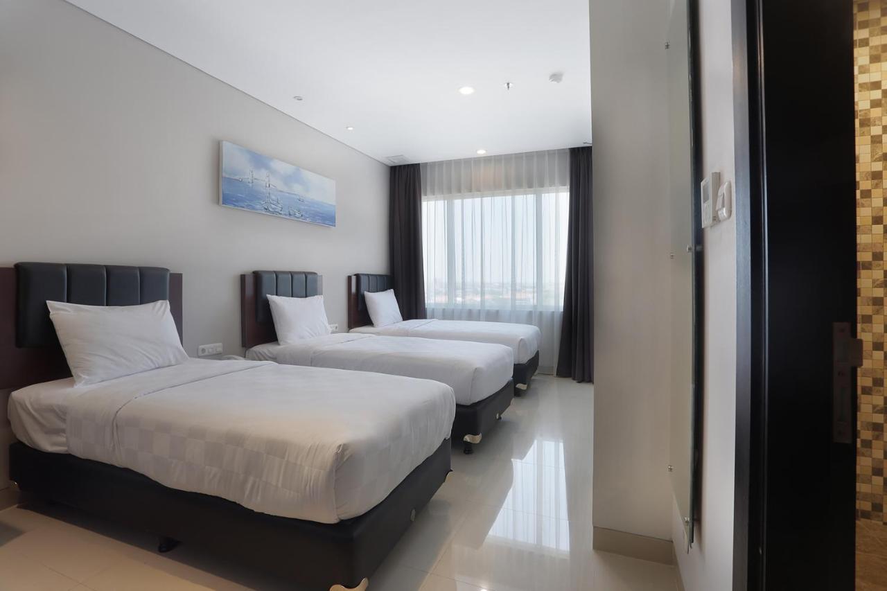 Primebiz Hotel Surabaya Exterior photo