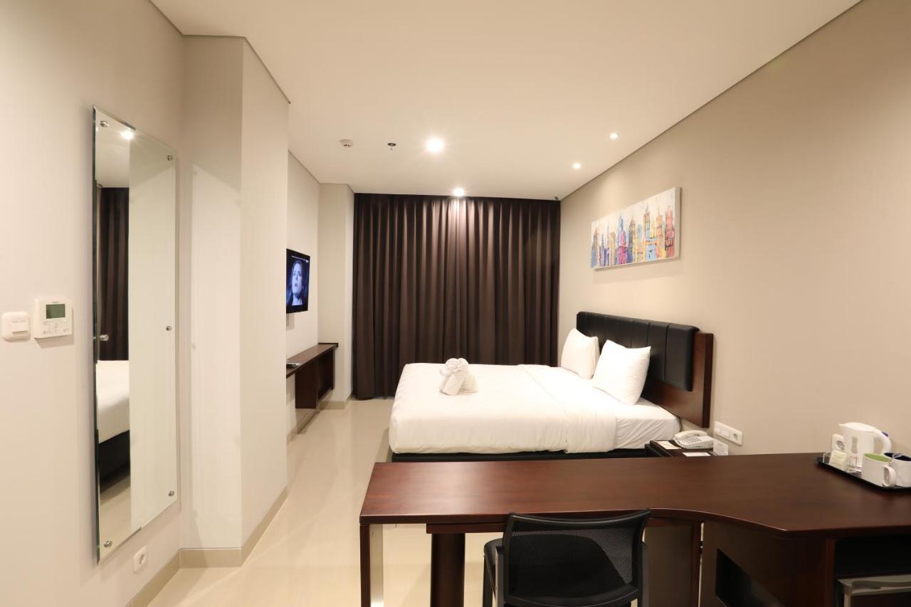 Primebiz Hotel Surabaya Exterior photo